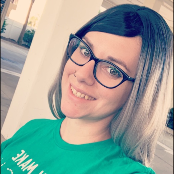 Meet your Posher, Cassandra - Picture 2 of 3